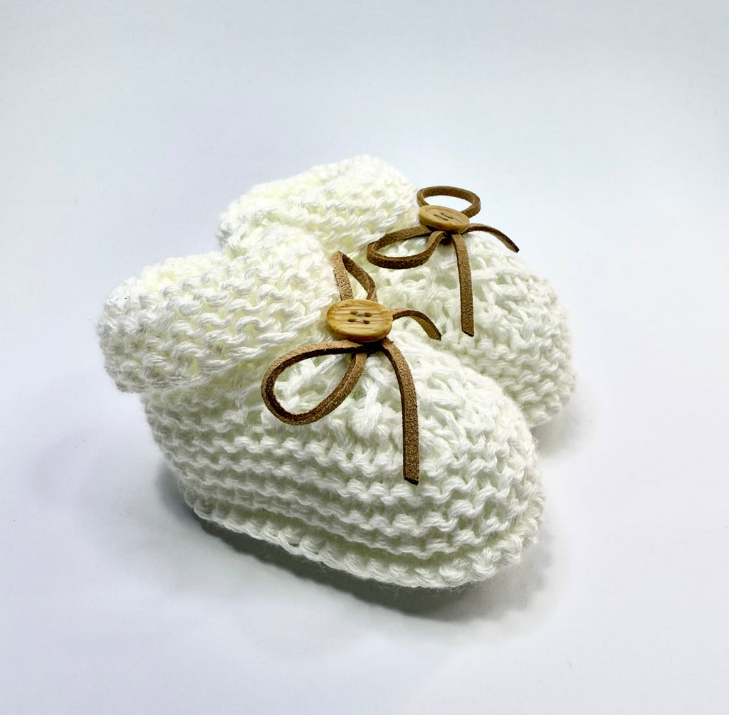 Sapatinho de botão com laço