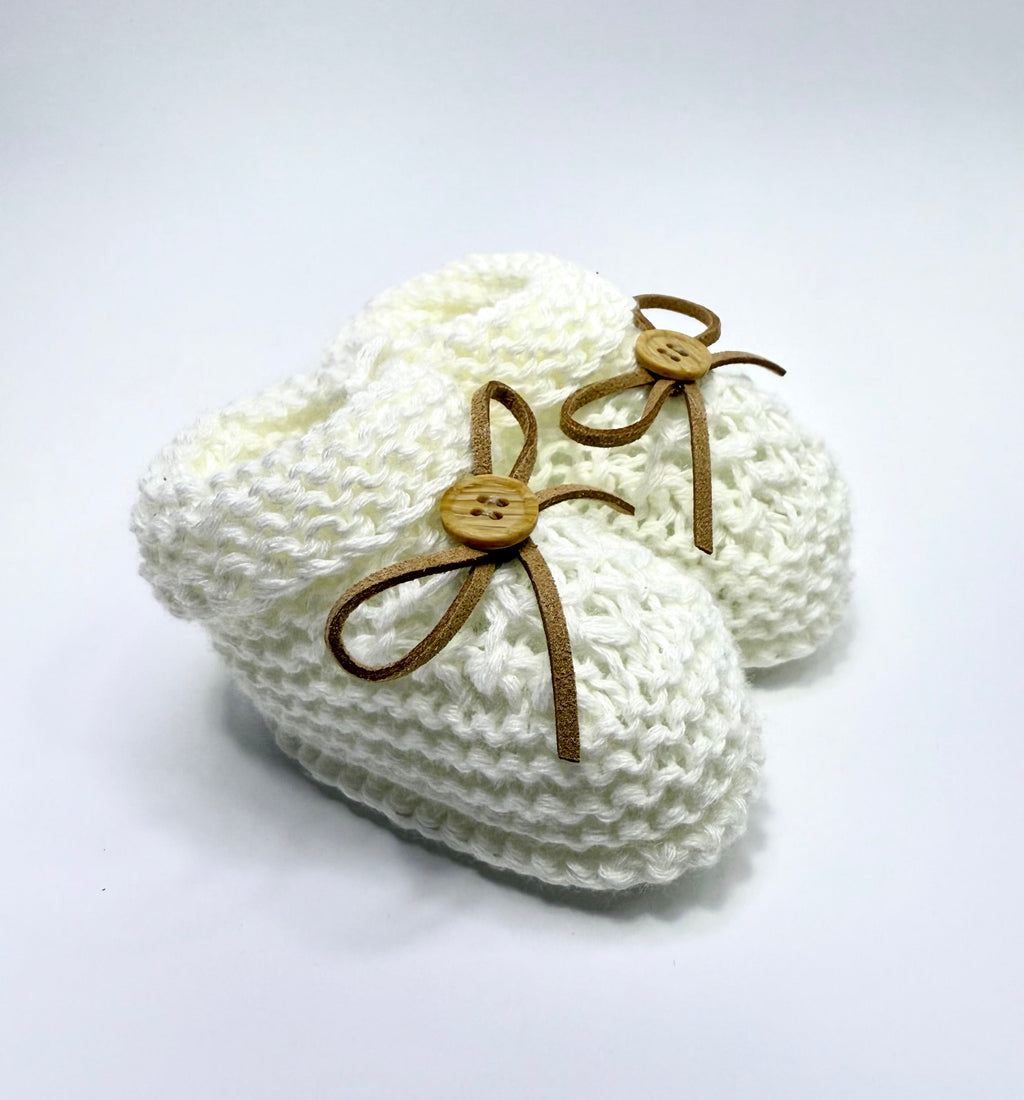 Sapatinho de botão com laço