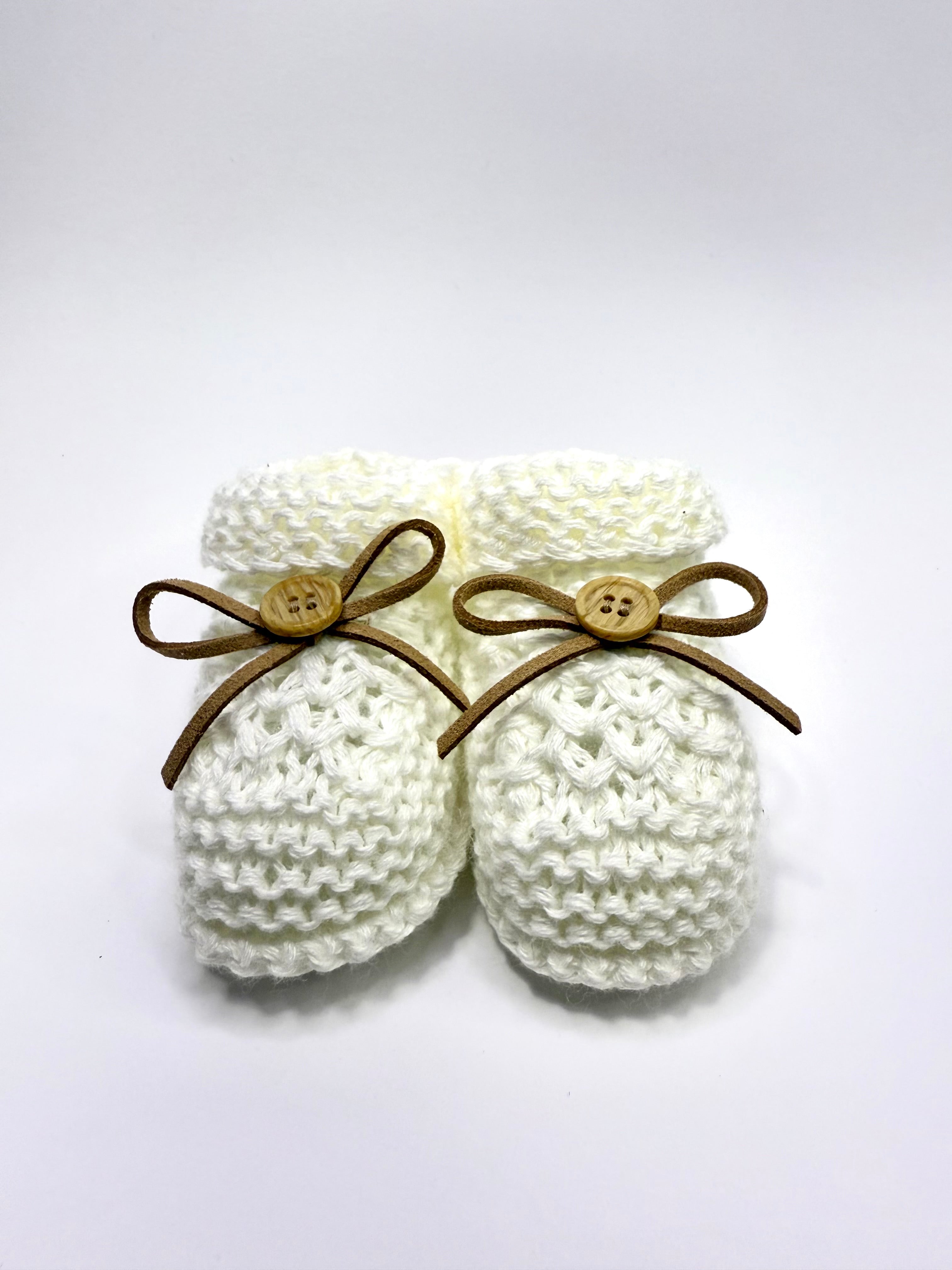 Sapatinho de botão com laço